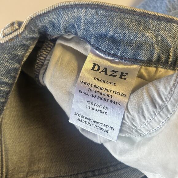 DAZE Denim City Straight High Rise Straight Be Mine Vintage Light Wash 27 Jeans - Picture 4 of 14